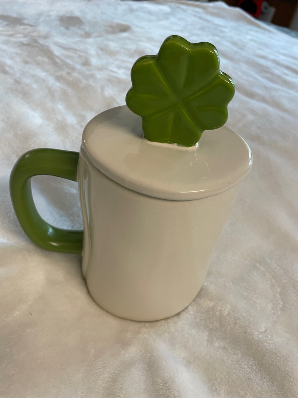 Rae Dunn Mug with Shamrock Lid - Green & White - Picture 5 of 6